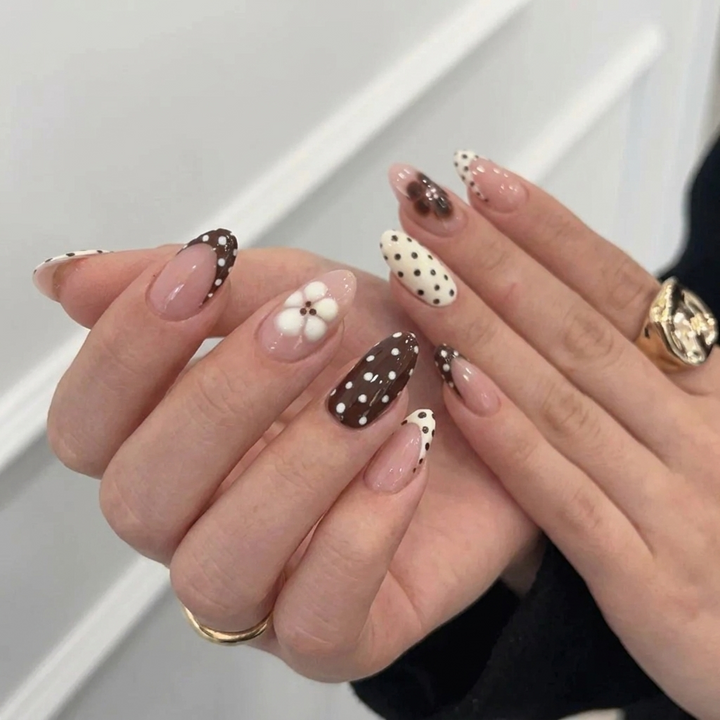 Polka Mocha Daisy Press-On Nails