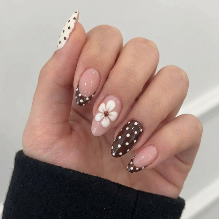 Polka Mocha Daisy Press-On Nails