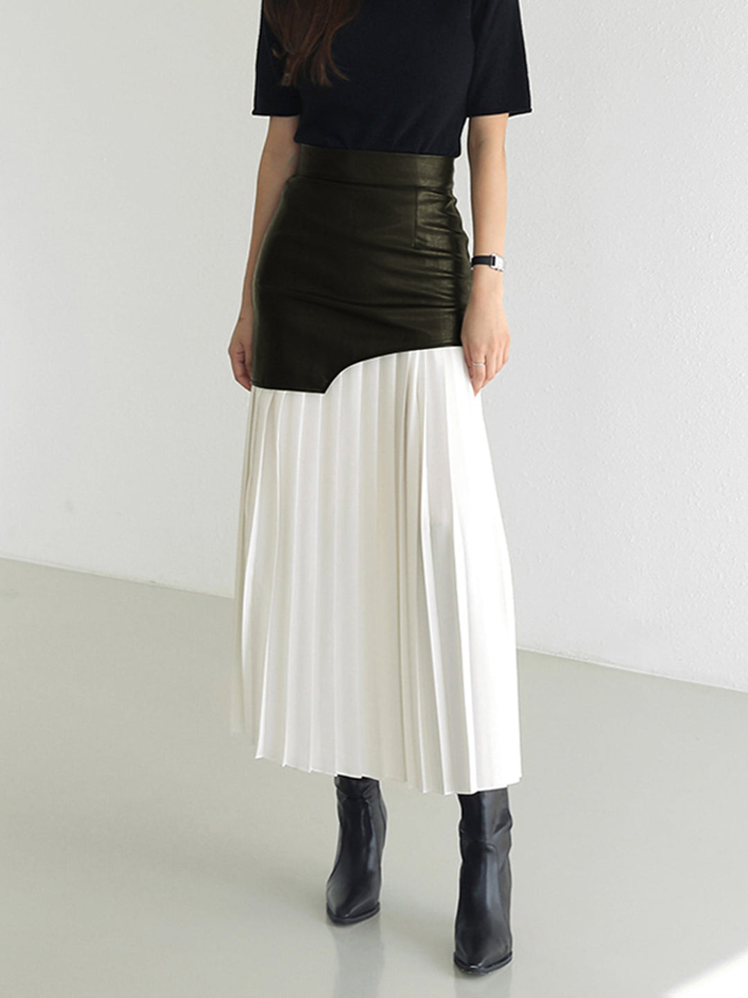 Arya Monochrome Pleated Midi Skirt