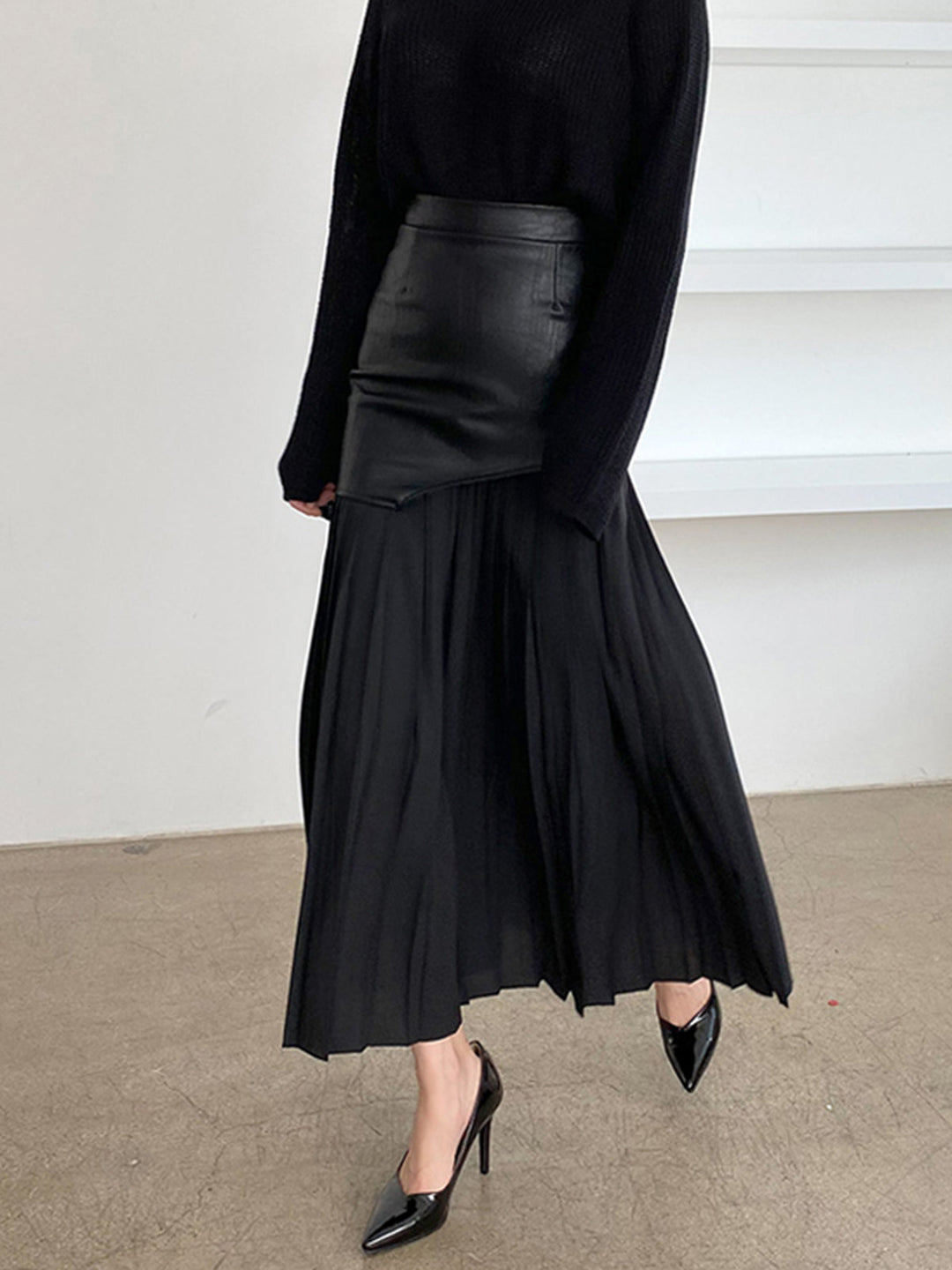 Arya Monochrome Pleated Midi Skirt