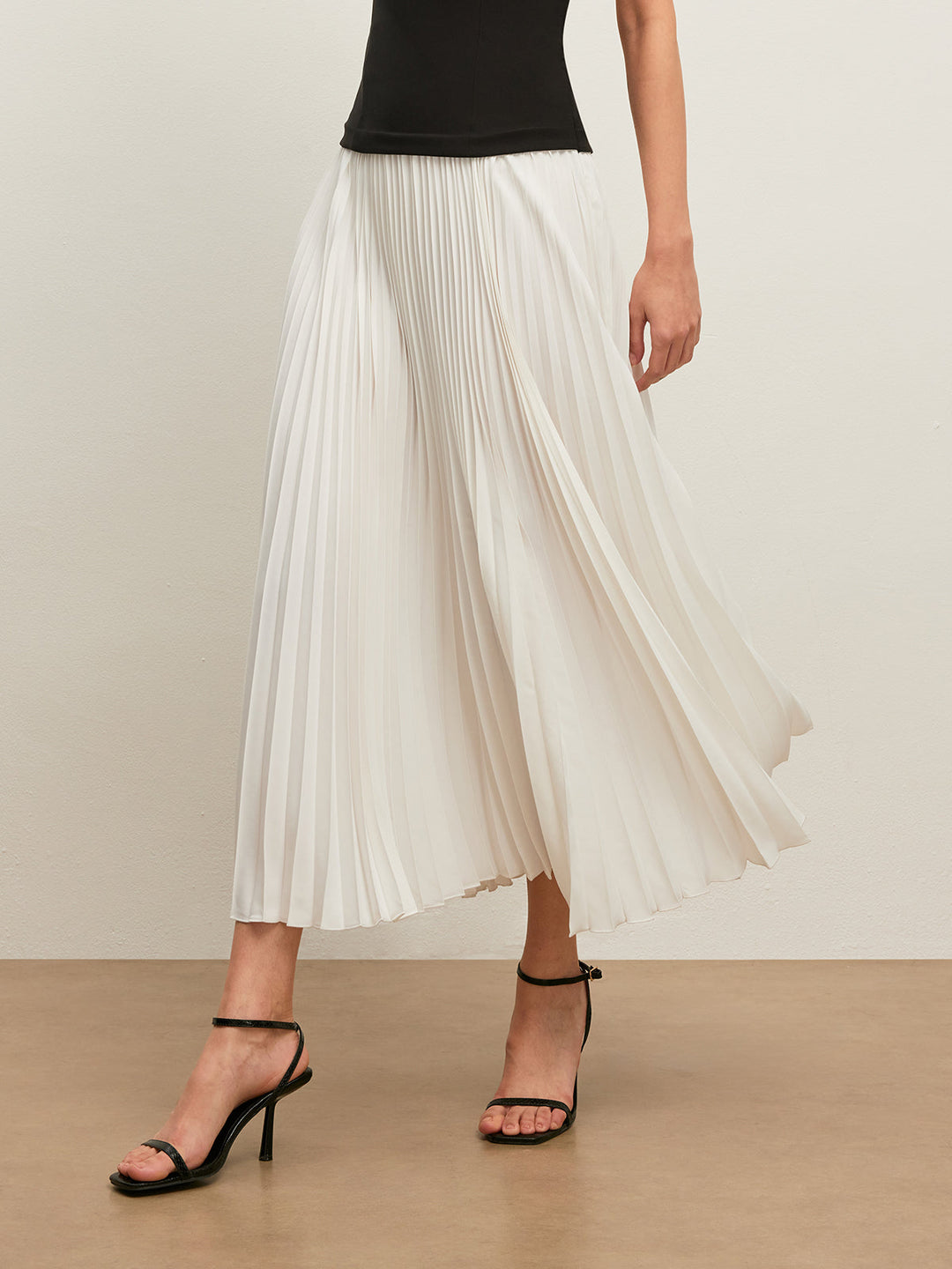 Melanie Monochrome Pleated Maxi Dress