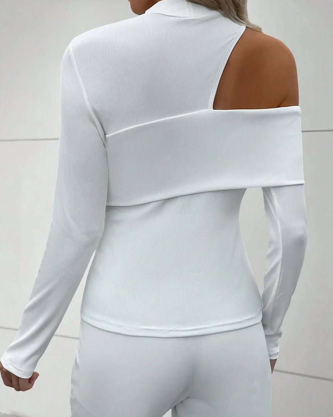 Chery Cut-Out Shoulder Knitted Top